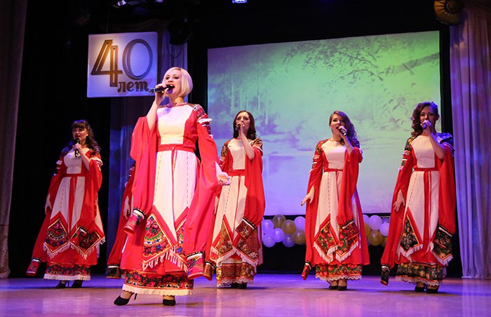 22 ноября на сцене МАУ «Городской культурный центр» состоялся юбилейный концерт вокального ансамбля «Росинка»