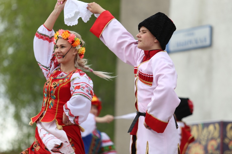 Городской культурный центр поздравил с Днем России и Днем города жителей Сургута