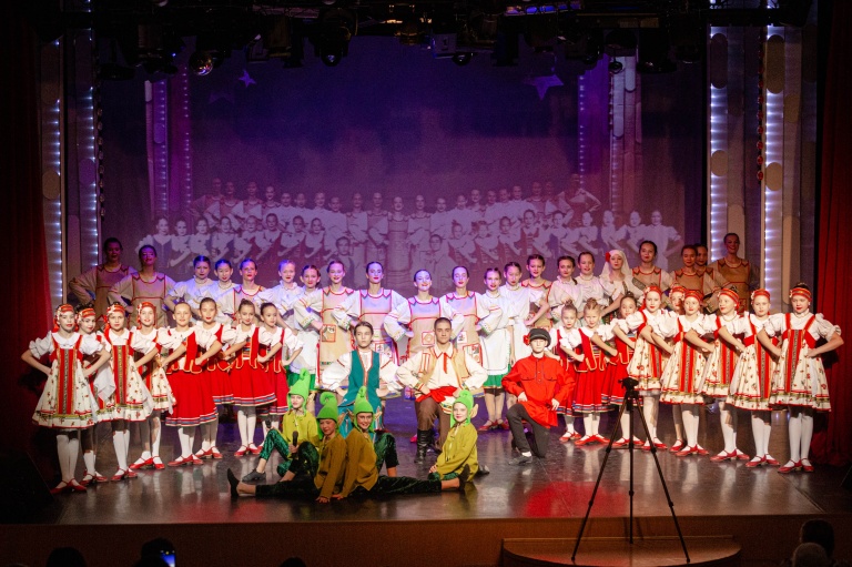 20 ноября в Городском культурном центре состоялся первый юбилейный концерт Образцового художественного коллектива ансамбля народного танца «Самоцветы»