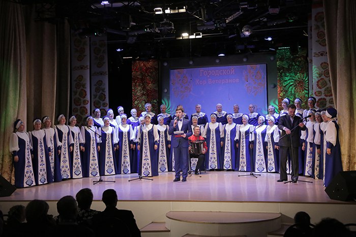 С отчетным концертом выступил народный коллектив городской хор ветеранов.