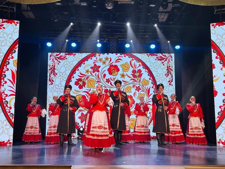 В Нефтеюганске состоялся концерт Образцового художественного коллектива ансамбля танца «Калына»